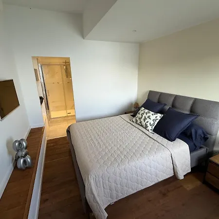 Grand Prestige Sur La *